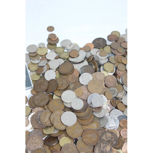 965 - LARGE TUB OF WORLD AND BRITISH COINS - WEIGHT 8.5KG