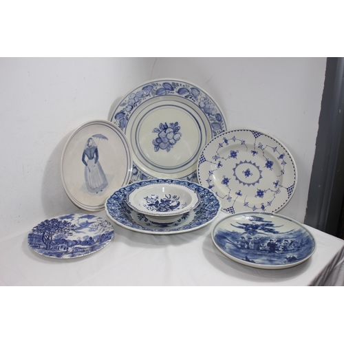 399 - QUANTITY OF VINTAGE BLUE AND WHITE CHINA