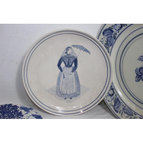 399 - QUANTITY OF VINTAGE BLUE AND WHITE CHINA