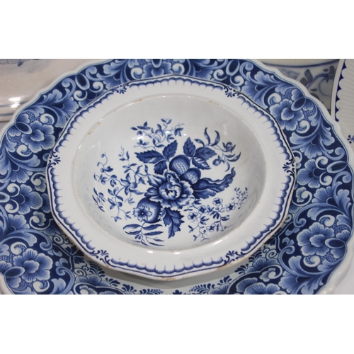 399 - QUANTITY OF VINTAGE BLUE AND WHITE CHINA