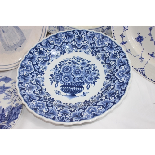 399 - QUANTITY OF VINTAGE BLUE AND WHITE CHINA