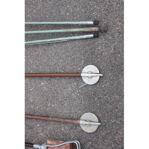 640 - 4 X VINTAGE SHOOTING STICKS