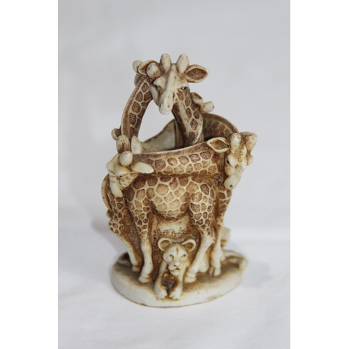 850 - 3 X CARVED ANIMALS POTS 
9CM