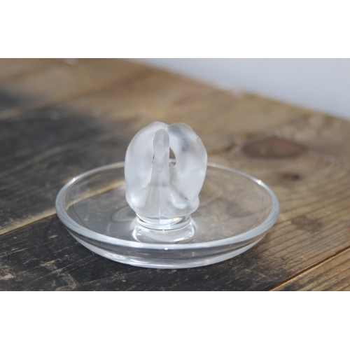 865 - LALIQUE SWAN PIN DISH
6 X 9.5CM