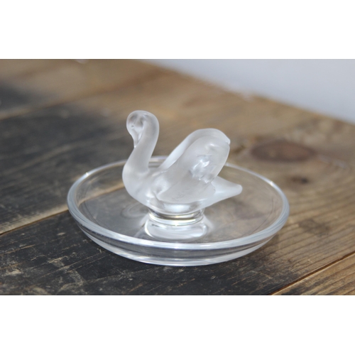 865 - LALIQUE SWAN PIN DISH
6 X 9.5CM