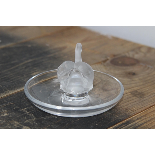 865 - LALIQUE SWAN PIN DISH
6 X 9.5CM