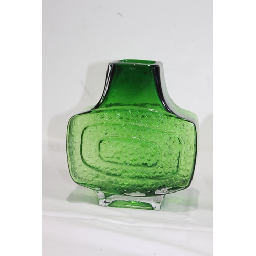 868 - 2 X ART GLASS VASES 
18 X 16CM