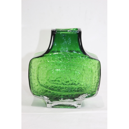 868 - 2 X ART GLASS VASES 
18 X 16CM