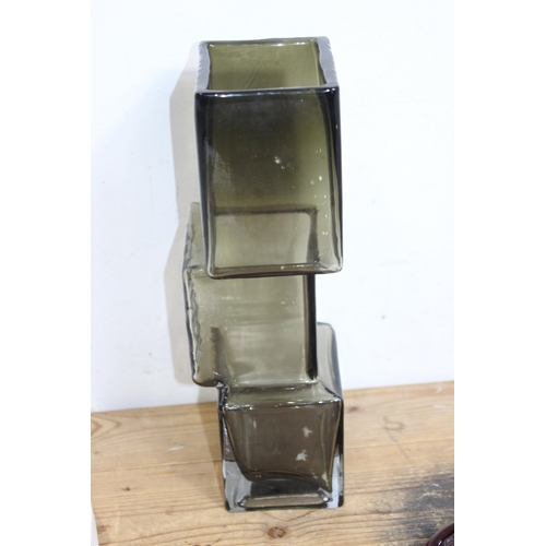 869 - ART GLASS VASE 
34CM