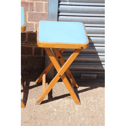 90 - 3 X RETRO FOLDING STOOLS 
52 X 32CM