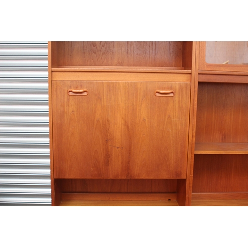 94 - FRESCO GPLAN WALL UNIT 
85 X 46 X 146CM