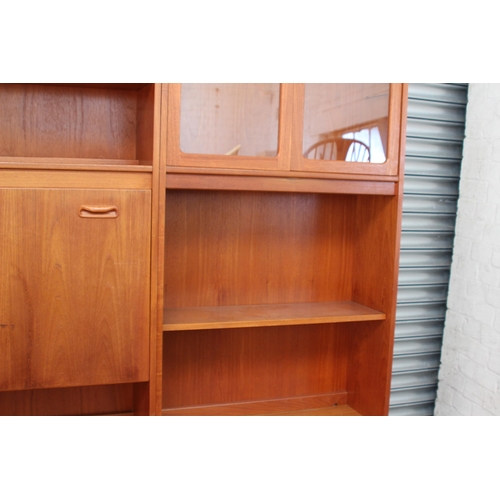 94 - FRESCO GPLAN WALL UNIT 
85 X 46 X 146CM