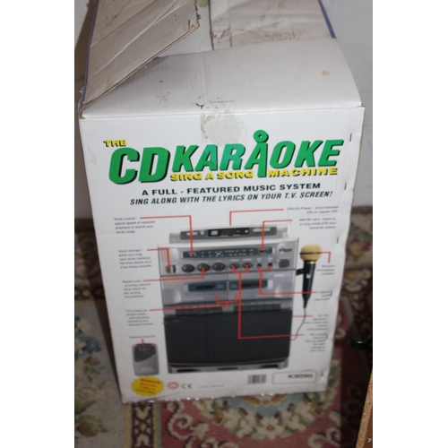 783 - CD KARAOKE MACHINE WITH MIC AND STAND