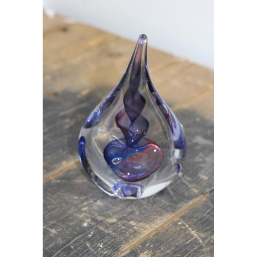 874 - 2 X ART GLASS PIECES