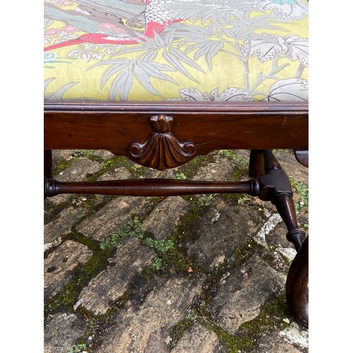 122 - ANTIQUE STOOL
55 X 45 X 45CM