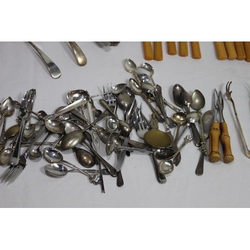 418 - QUANTITY OF PLATED WARE AND CUTLERY