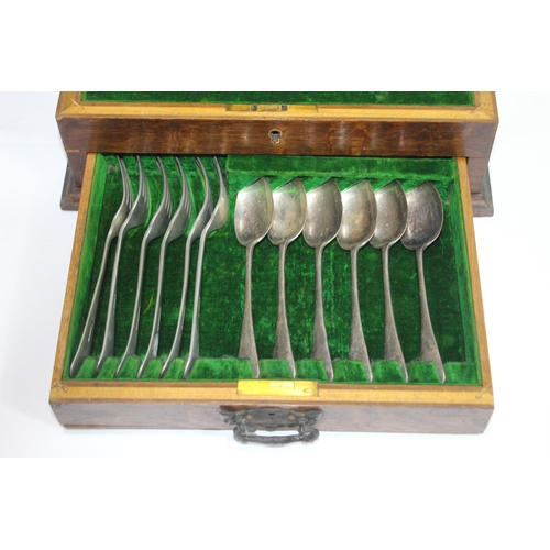 420 - VINTAGE WOODEN BOXED CUTLERY SET