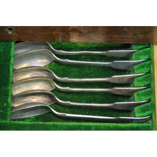 420 - VINTAGE WOODEN BOXED CUTLERY SET