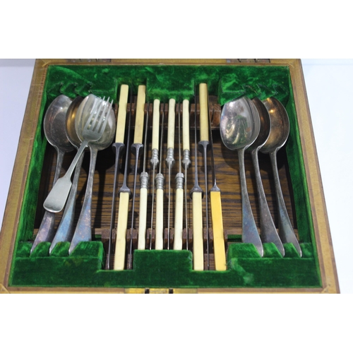 420 - VINTAGE WOODEN BOXED CUTLERY SET