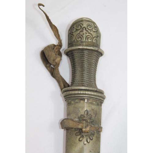 439 - ANTIQUE EASTERN DAGGER
37CM