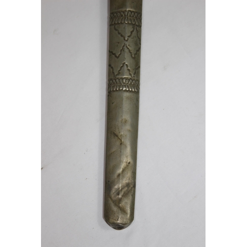 439 - ANTIQUE EASTERN DAGGER
37CM