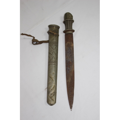 439 - ANTIQUE EASTERN DAGGER
37CM