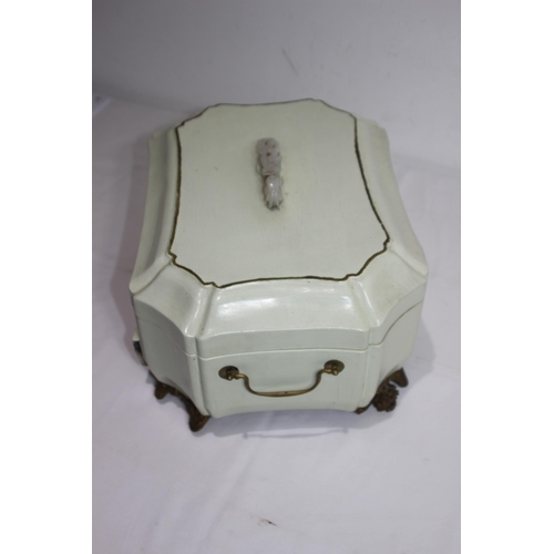 441 - ANTIQUE ORIENTAL JEWELLERY BOX 
36 X 17CM