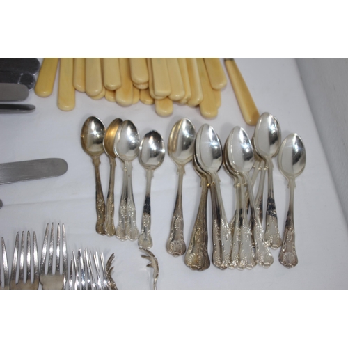 499 - LARGE QUANTITY OF VINTAGE CUTLERY ETC