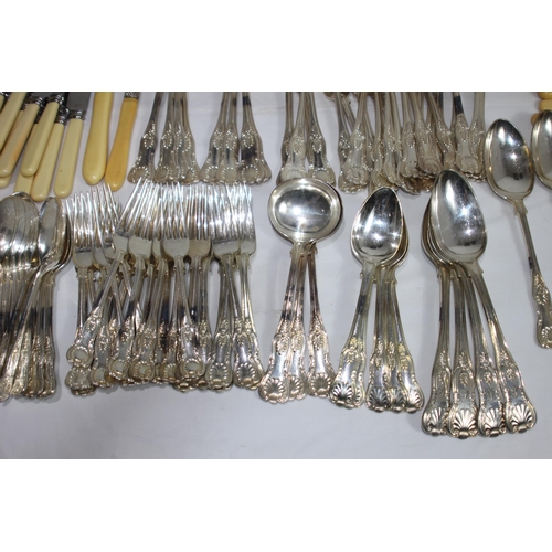 499 - LARGE QUANTITY OF VINTAGE CUTLERY ETC