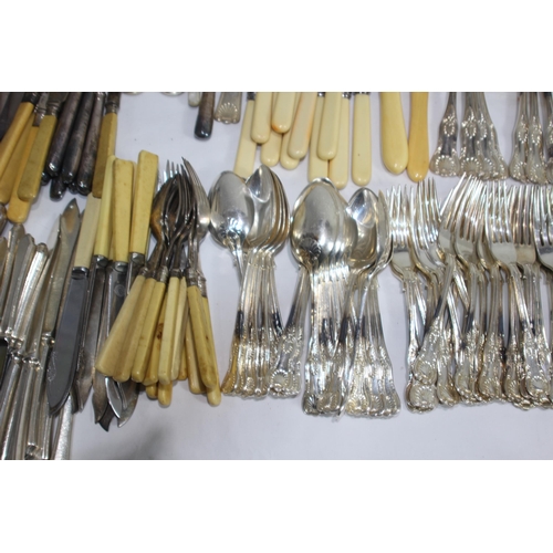 499 - LARGE QUANTITY OF VINTAGE CUTLERY ETC