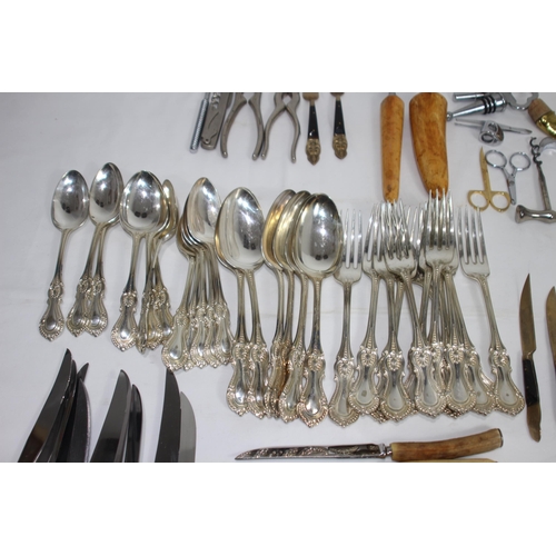 499 - LARGE QUANTITY OF VINTAGE CUTLERY ETC