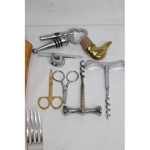 499 - LARGE QUANTITY OF VINTAGE CUTLERY ETC