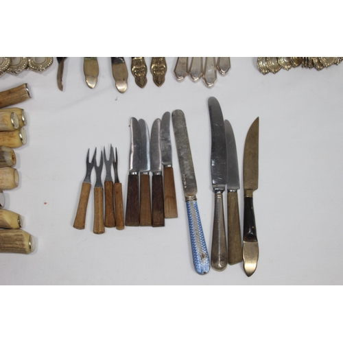 499 - LARGE QUANTITY OF VINTAGE CUTLERY ETC