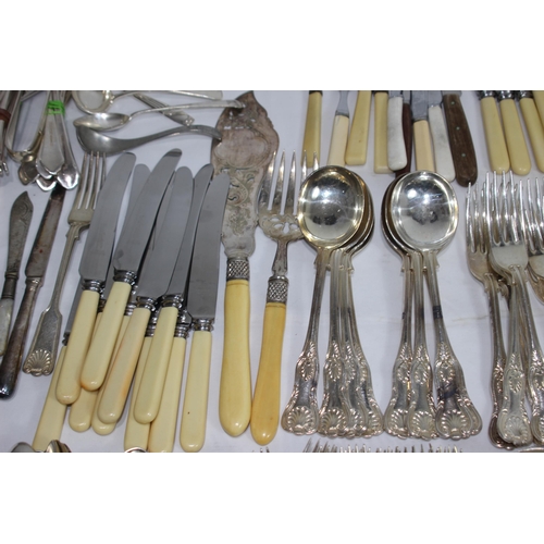 499 - LARGE QUANTITY OF VINTAGE CUTLERY ETC