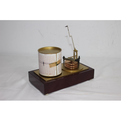 504 - VINTAGE GERMAN BAROGRAPH