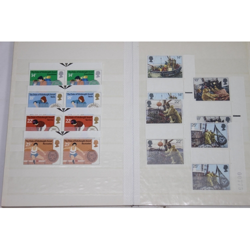 511 - 5 X SMALL STAMP ALBUMS AND CONTENTS