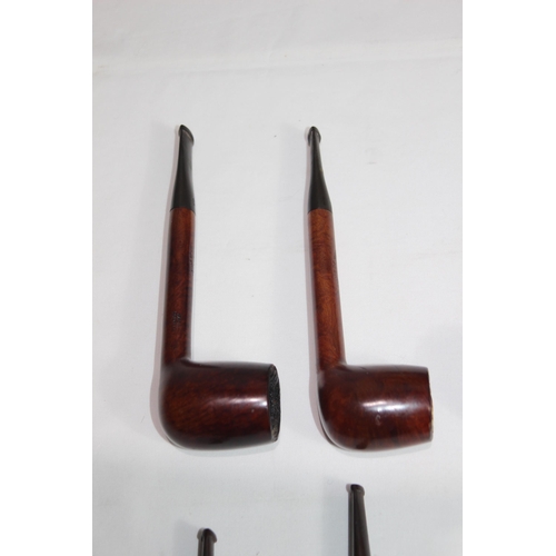 514 - VINTAGE PIPE RACK AND PIPES 
48 X 40CM