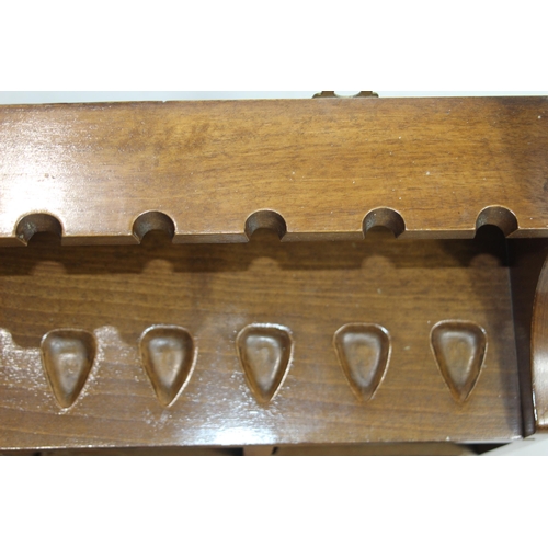 514 - VINTAGE PIPE RACK AND PIPES 
48 X 40CM