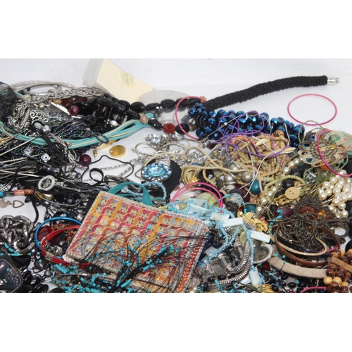 525 - BOX OF COSTUME JEWELLERY