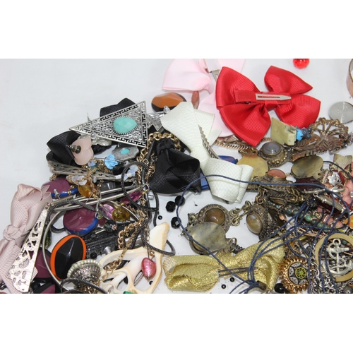 530 - BOX OF COSTUME JEWELLERY