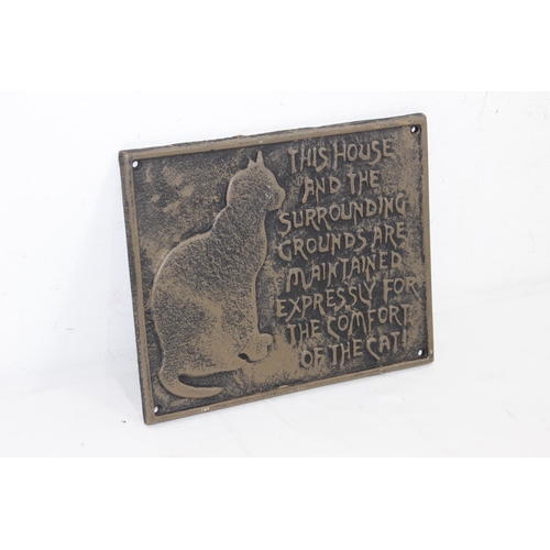 544 - NOVELTY CAST CAT PLAQUE 
25 X 20CM