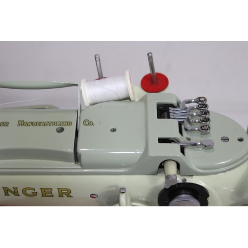 551 - VINTAGE SINGER SEWING MACHINE