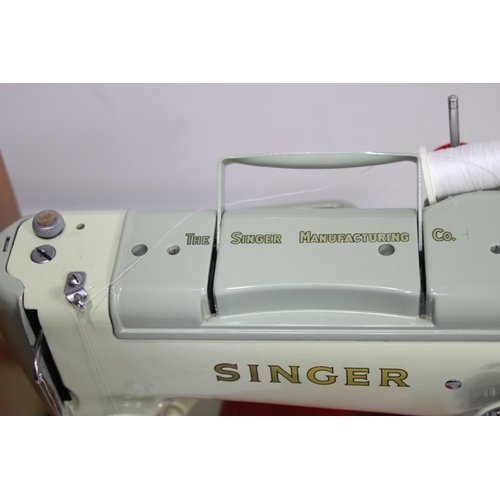 551 - VINTAGE SINGER SEWING MACHINE