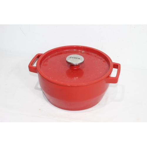 553 - RED PYREX CASSEROLE DISH WITH LID