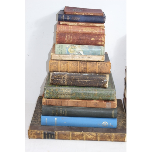 570 - LARGE QUANTITY OF VINTAGE BOOKS