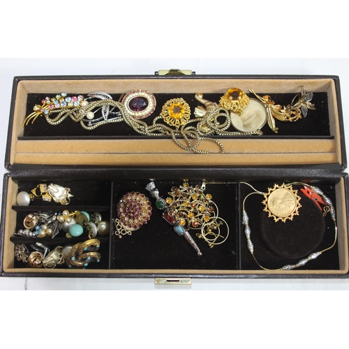 571 - QUANTITY OF JEWELLERY BOXES AND CONTENTS