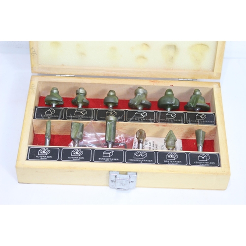 625 - CASED SET OF UNUSED ROUTER BITS