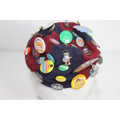 627 - VINTAGE SCHOOL CAP WITH COLLECTABLE BADGES