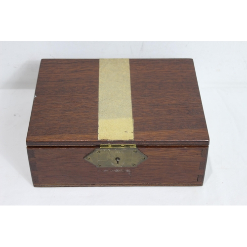 636 - WOODEN SOVEREIGN BOX AND 2 X SOVEREIGN HOLDERS