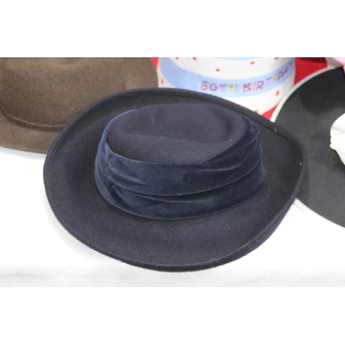 646 - LARGE QUANTITY OF HATS